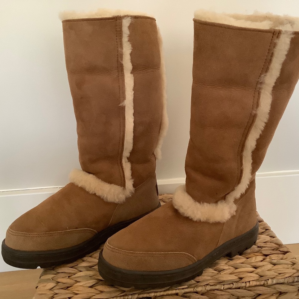 Womens UGGS size 7